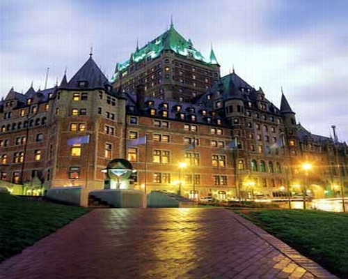 le château Frontenac de nuit a Quebec
