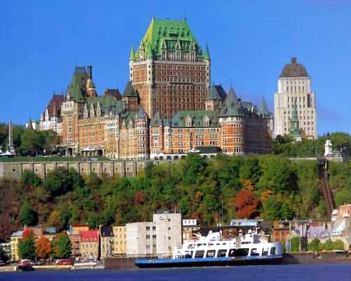  le Chateau Frontenac-vu du st laurent