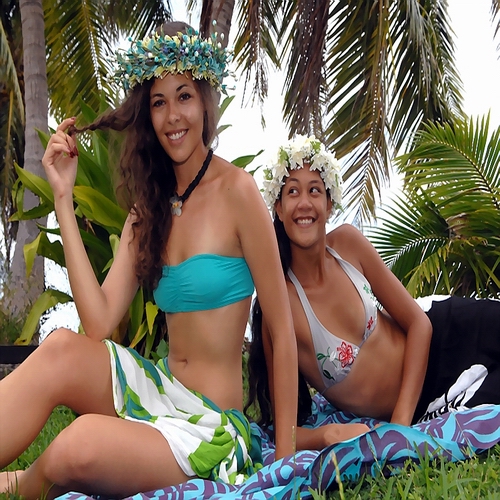 DEUX TRES BELLE FILLES DE POLYNESIE FRANCAISE